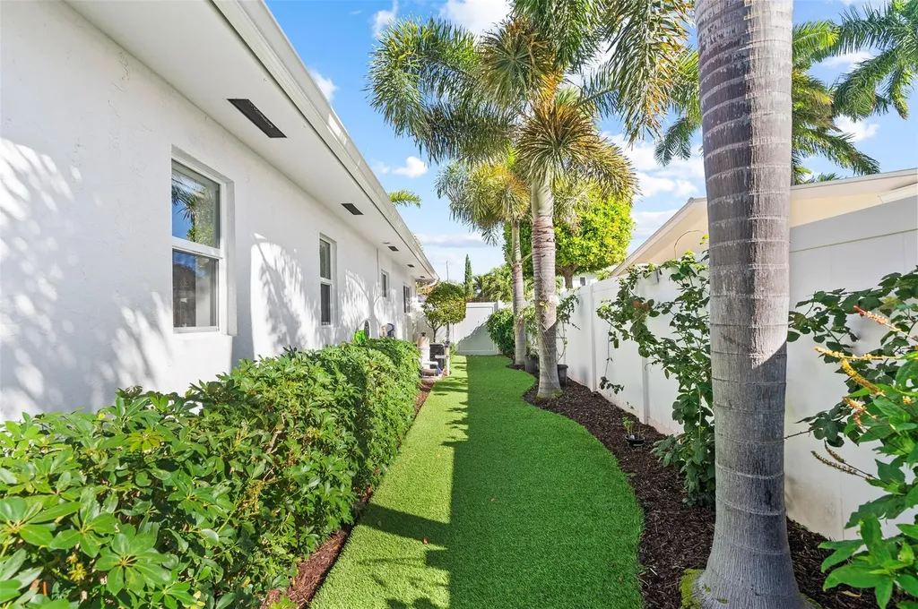 3250 Spanish River Drive Pompano Beach FL 33062