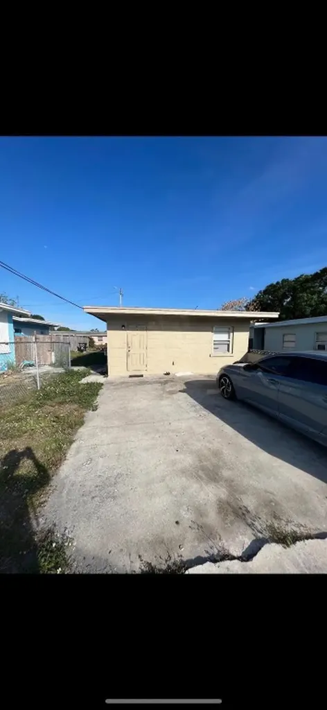 810 N 17th Street Fort Pierce FL 34950