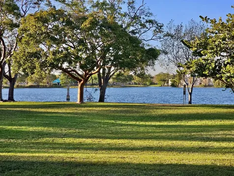 118 Royal Park Drive Oakland Park FL 33309