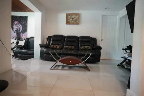 2340 NW 99th Terrace Miami FL 33147