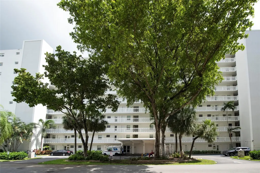 2555 NE 11th Street Fort Lauderdale FL 33304