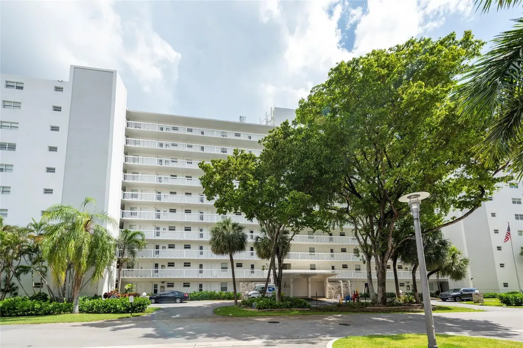 2555 NE 11th Street Fort Lauderdale FL 33304