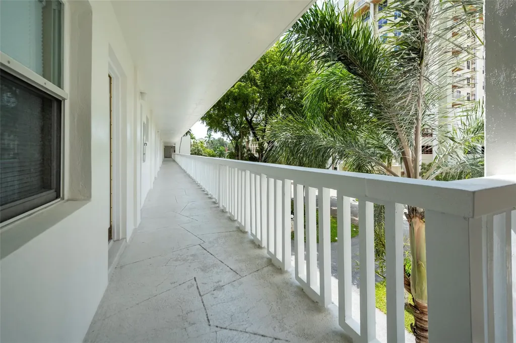 2555 NE 11th Street Fort Lauderdale FL 33304