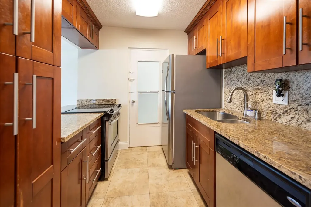 2555 NE 11th Street Fort Lauderdale FL 33304