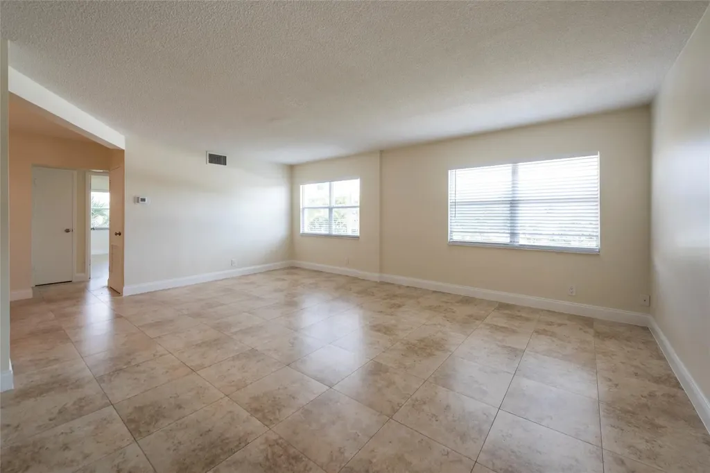 2555 NE 11th Street Fort Lauderdale FL 33304