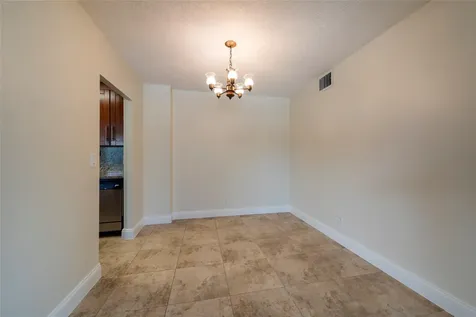 2555 NE 11th Street Fort Lauderdale FL 33304