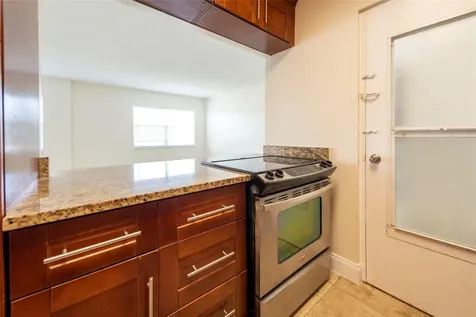 2555 NE 11th Street Fort Lauderdale FL 33304