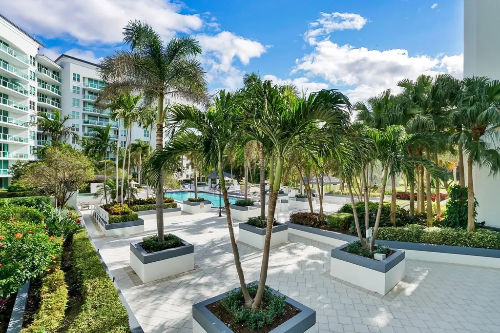 550 SE Mizner Boulevard Boca Raton FL 33432