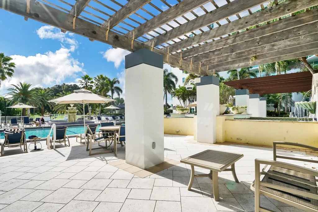 550 SE Mizner Boulevard Boca Raton FL 33432