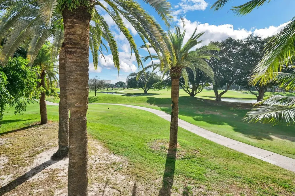 550 SE Mizner Boulevard Boca Raton FL 33432