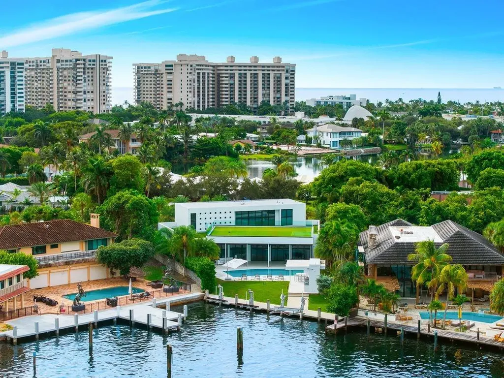19 Gatehouse Road Sea Ranch Lakes FL 33308