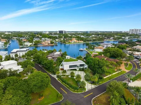 19 Gatehouse Road Sea Ranch Lakes FL 33308