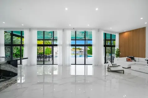 19 Gatehouse Road Sea Ranch Lakes FL 33308