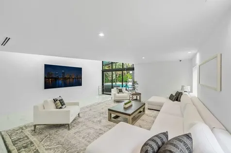 19 Gatehouse Road Sea Ranch Lakes FL 33308