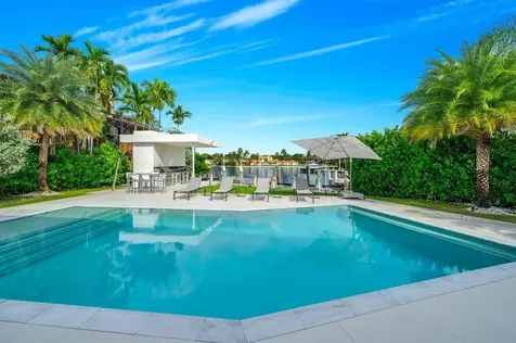19 Gatehouse Road Sea Ranch Lakes FL 33308
