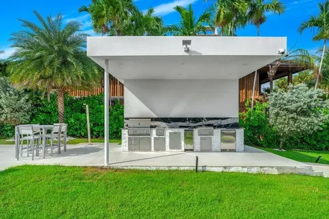 19 Gatehouse Road Sea Ranch Lakes FL 33308