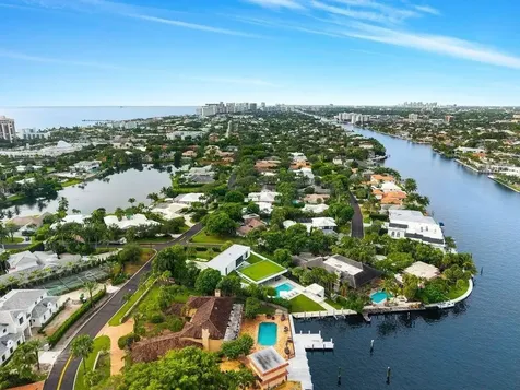 19 Gatehouse Road Sea Ranch Lakes FL 33308