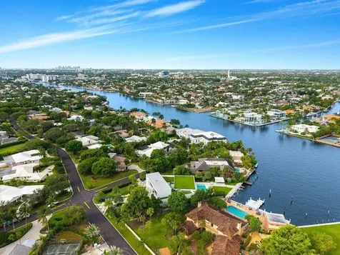 19 Gatehouse Road Sea Ranch Lakes FL 33308