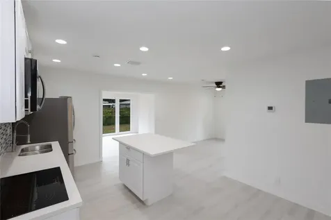 713 SW 4th Court Hallandale Beach FL 33009