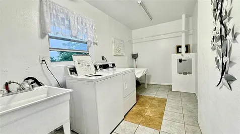5103 NW 35th Street Lauderdale Lakes FL 33319