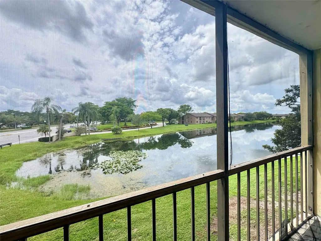 3905 N Nob Hill Road Sunrise FL 33351