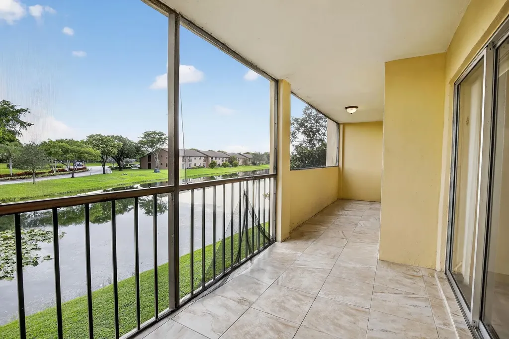 3905 N Nob Hill Road Sunrise FL 33351