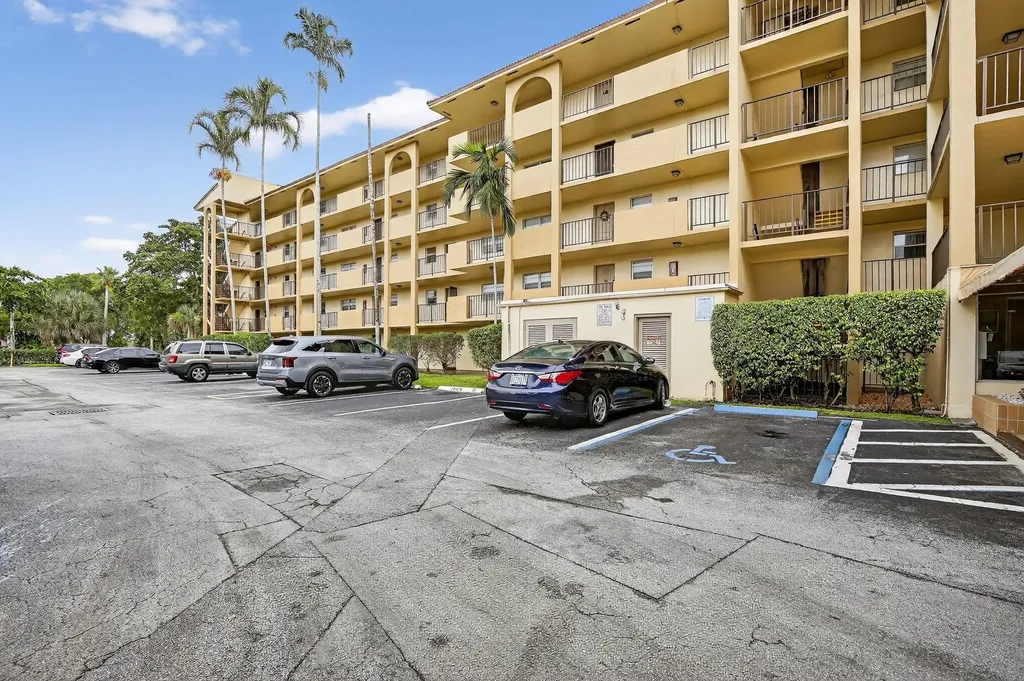3905 N Nob Hill Road Sunrise FL 33351