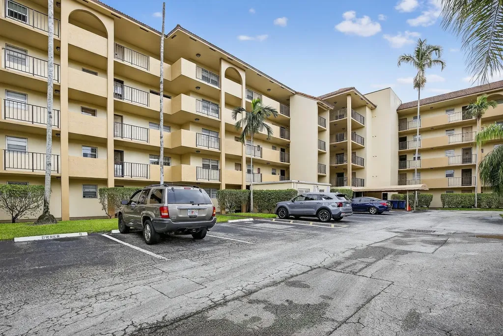 3905 N Nob Hill Road Sunrise FL 33351