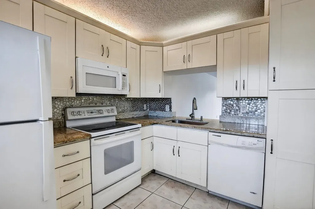 3905 N Nob Hill Road Sunrise FL 33351