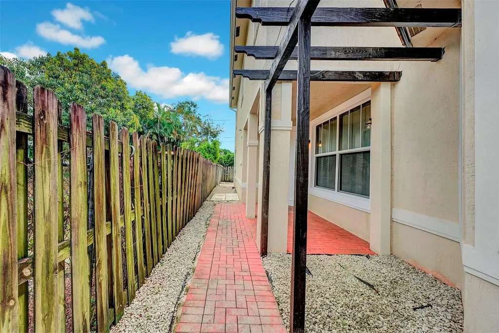 1216 NW 2nd Avenue Fort Lauderdale FL 33311