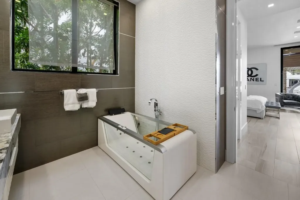 2437 Delmar Place Fort Lauderdale FL 33301
