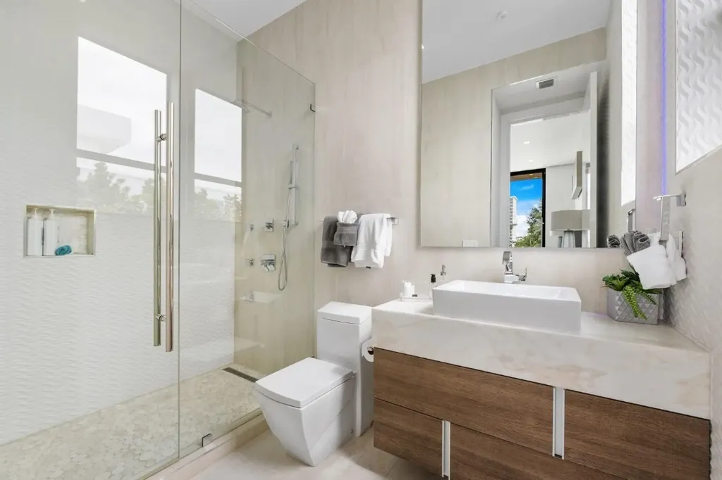 2437 Delmar Place Fort Lauderdale FL 33301