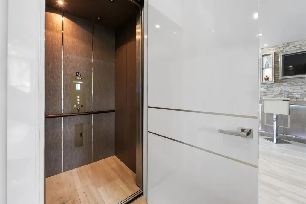 2437 Delmar Place Fort Lauderdale FL 33301