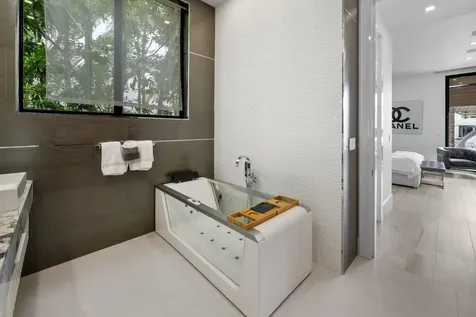 2437 Delmar Place Fort Lauderdale FL 33301