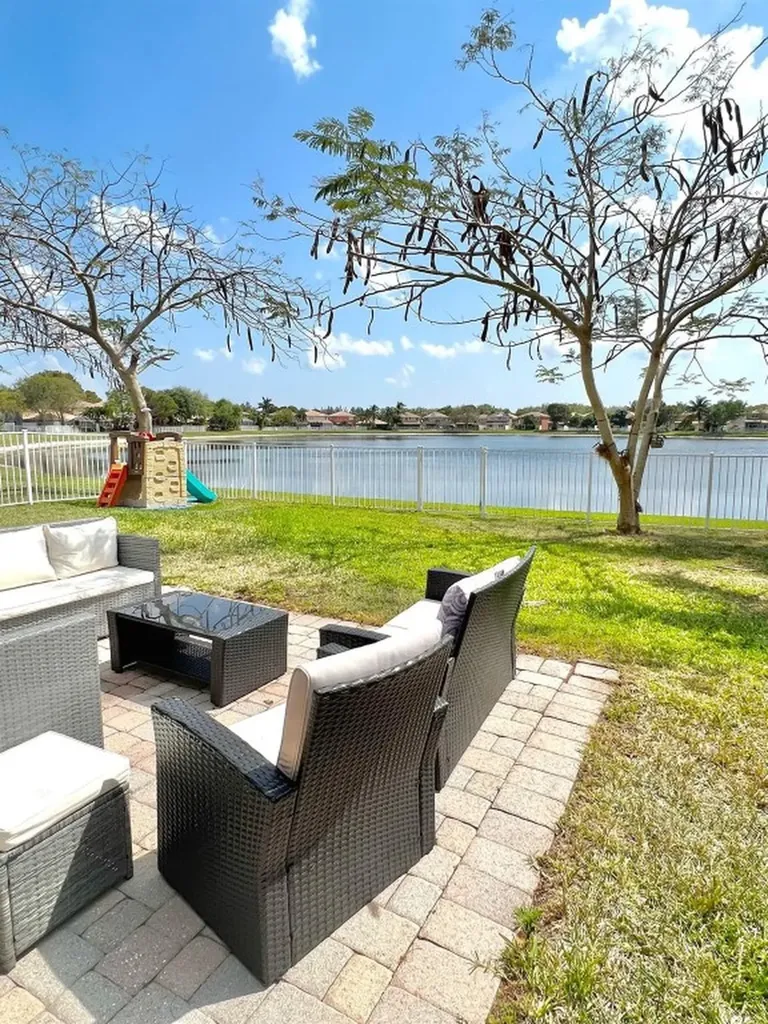 3350 Turtle Cove West Palm Beach FL 33411