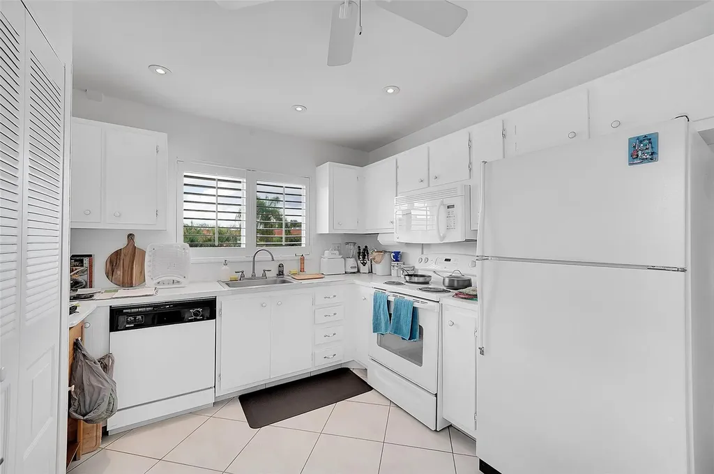 9481 Sunrise Lakes Boulevard Sunrise FL 33322