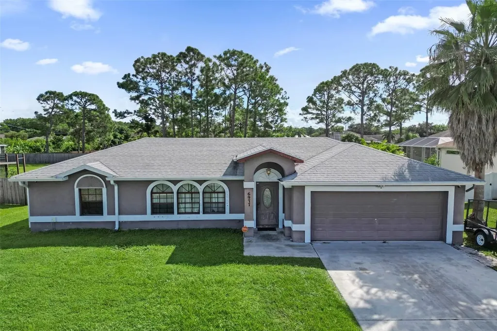 6977 NW Hartney Way Port St Lucie FL 34983