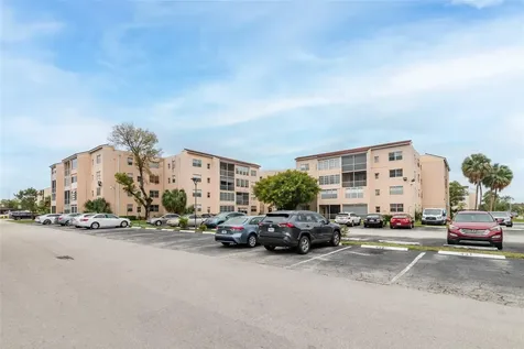 2840 Somerset Drive Lauderdale Lakes FL 33311