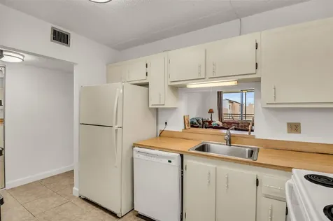 2840 Somerset Drive Lauderdale Lakes FL 33311