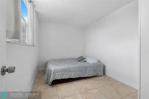 2800 Somerset Drive Lauderdale Lakes FL 33311