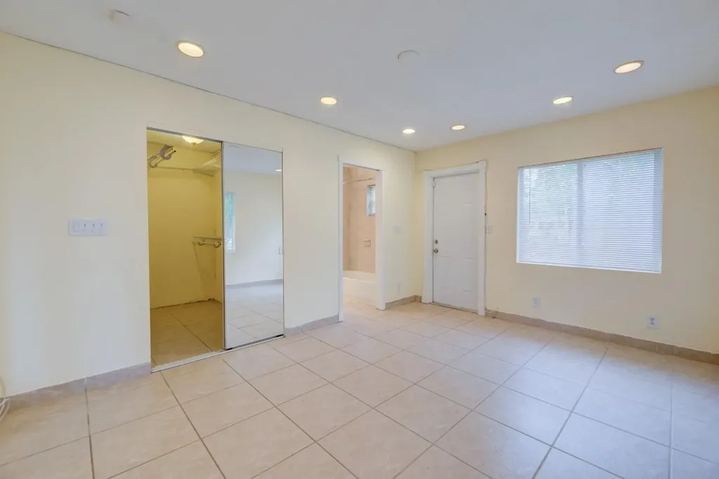 4500 NE 15th Avenue Oakland Park FL 33334