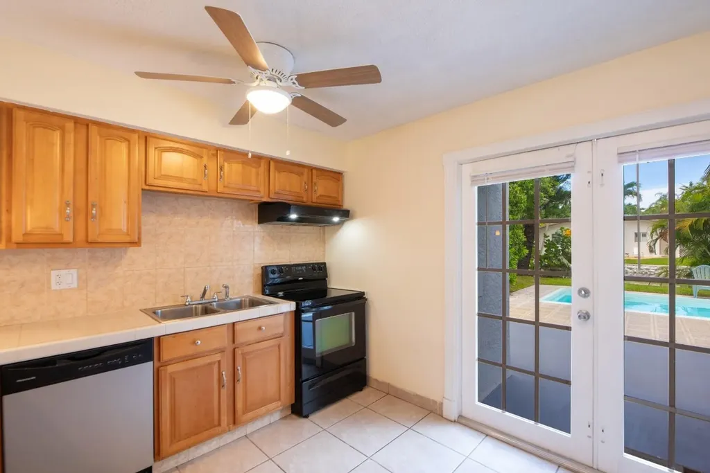 4500 NE 15th Avenue Oakland Park FL 33334