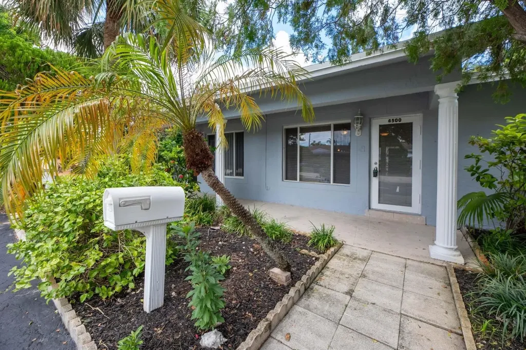4500 NE 15th Avenue Oakland Park FL 33334