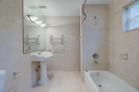 4500 NE 15th Avenue Oakland Park FL 33334