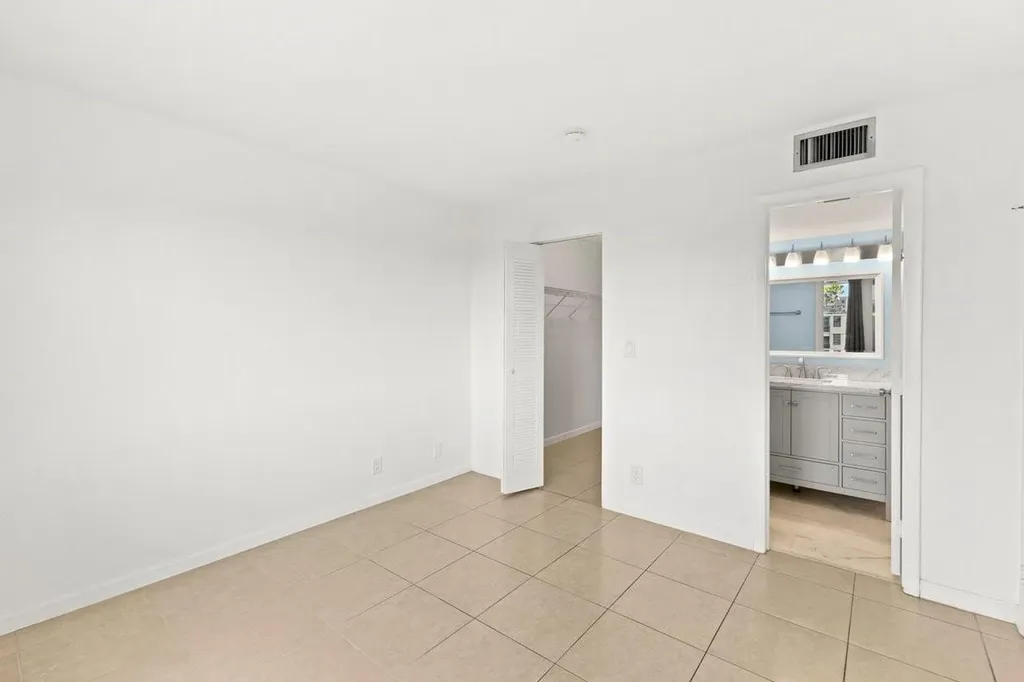 2106 S Cypress Bend Drive Pompano Beach FL 33069