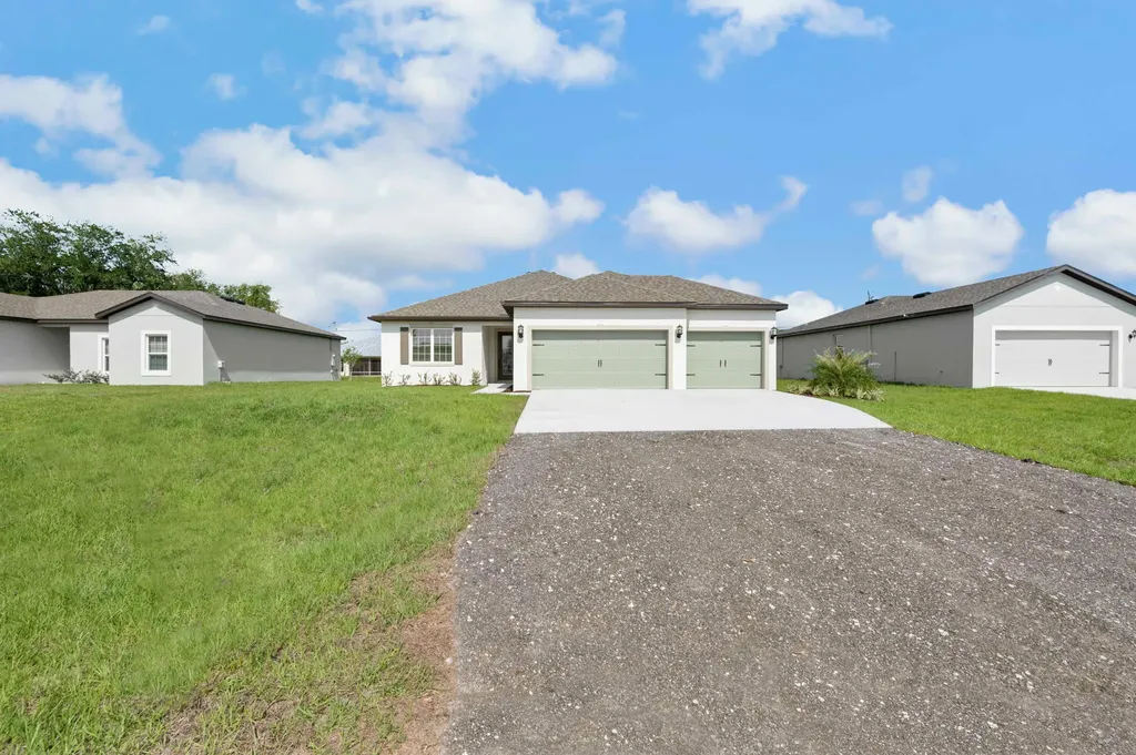 392 SW Paw Court Port St Lucie FL 34953