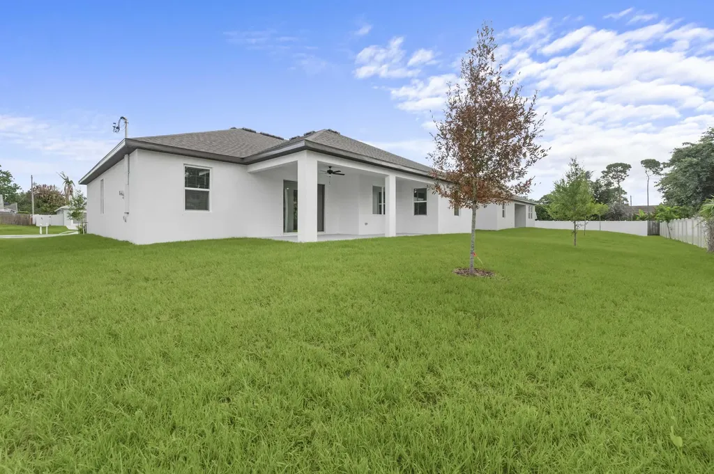 4562 SW Daemon Street Port St Lucie FL 34953