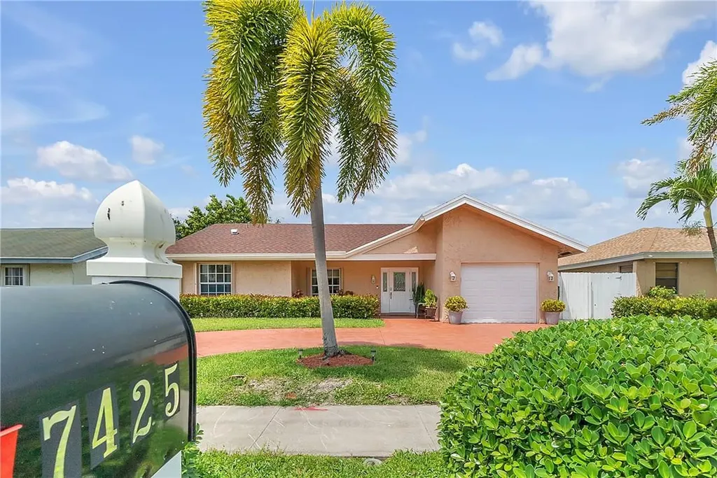 7425 SW 14th Court North Lauderdale FL 33068