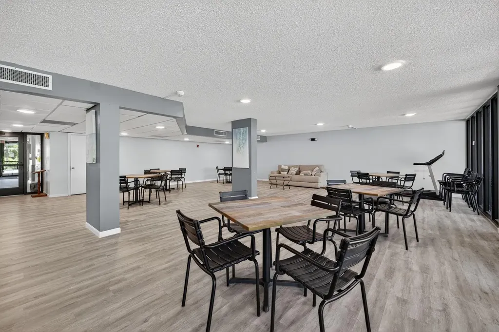 2707 NE 14th Street Causeway Pompano Beach FL 33062