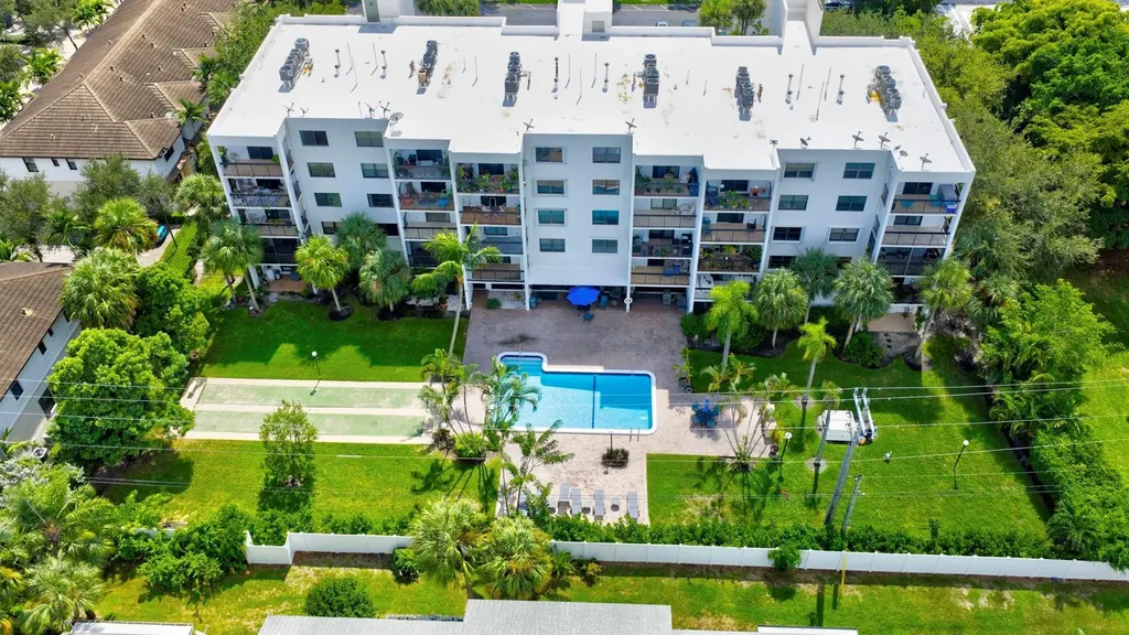 2707 NE 14th Street Causeway Pompano Beach FL 33062